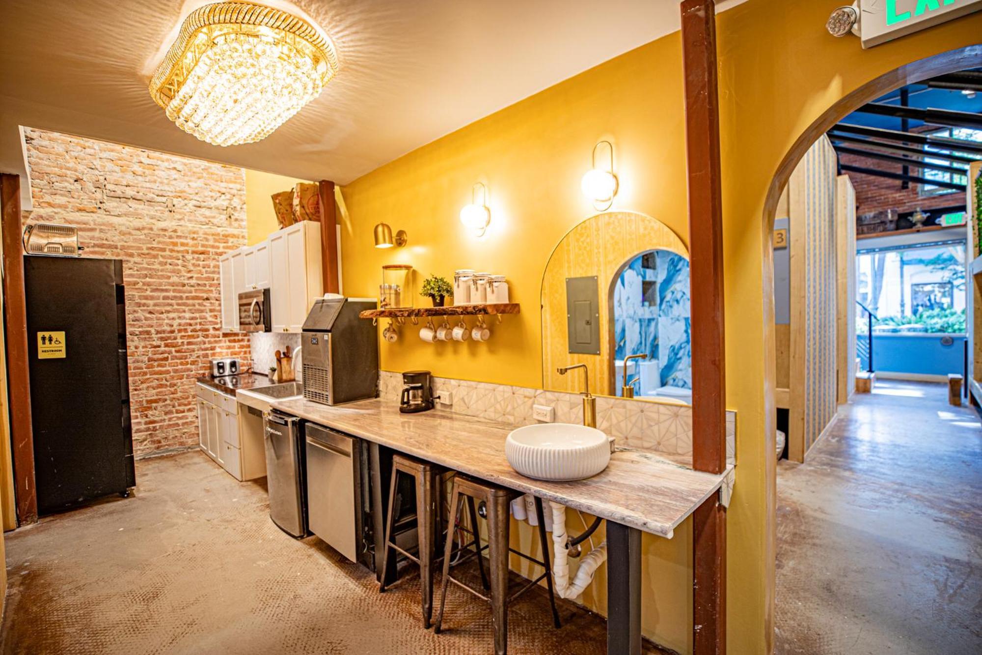 Social Stays - Santa Barbara'S First Hostel On State Street Zewnętrze zdjęcie