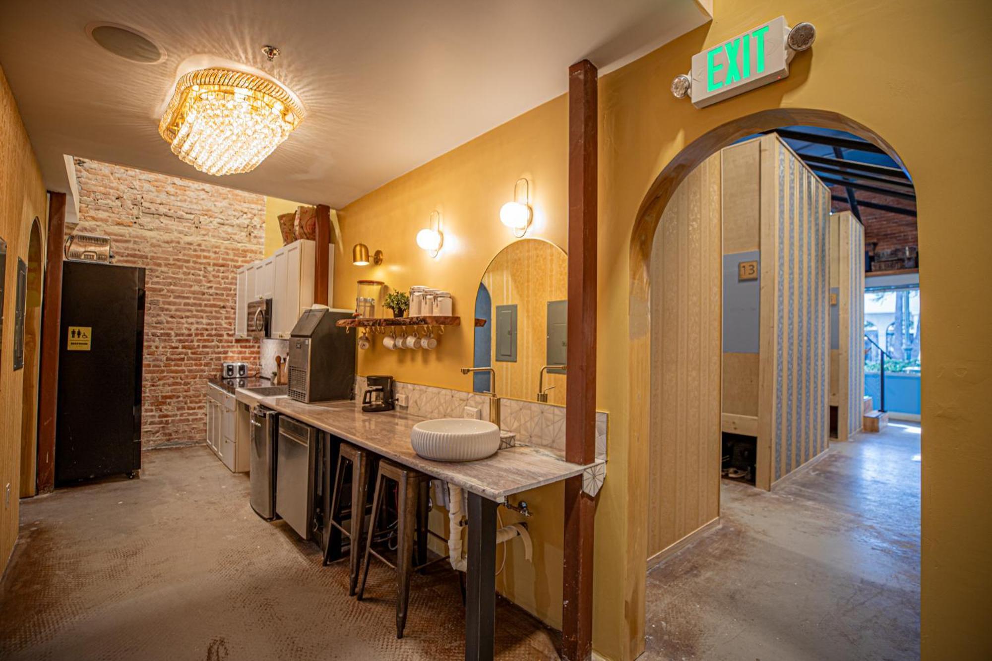 Social Stays - Santa Barbara'S First Hostel On State Street Zewnętrze zdjęcie